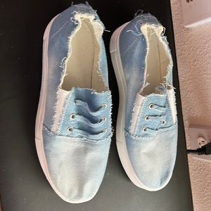 Super cute denim slip on shoes 6 NEW